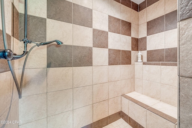 bathroom featuring a tile shower