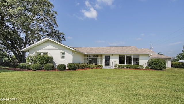 single story home featuring a front yard