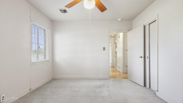 carpeted empty room featuring ceiling fan