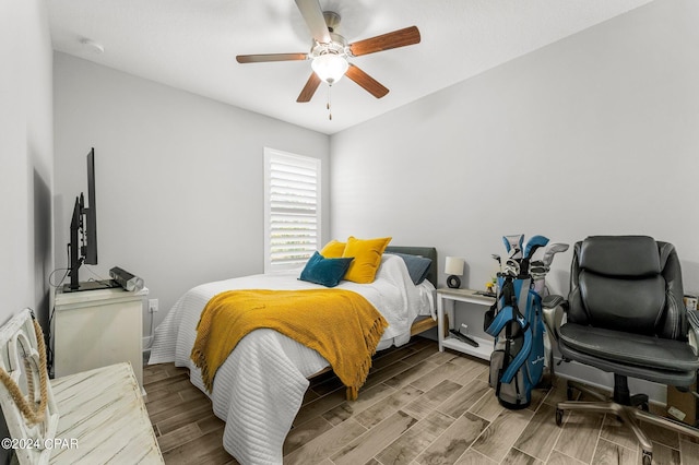 bedroom with ceiling fan