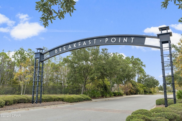 view of community / neighborhood sign