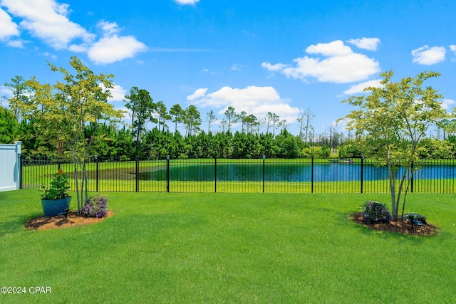 view of yard featuring a water view