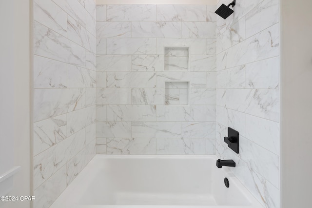 bathroom featuring tiled shower / bath