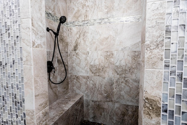 bathroom featuring tiled shower