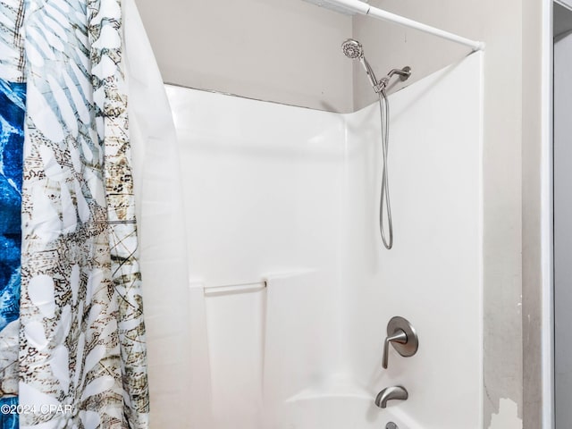 bathroom featuring shower / bathtub combination with curtain