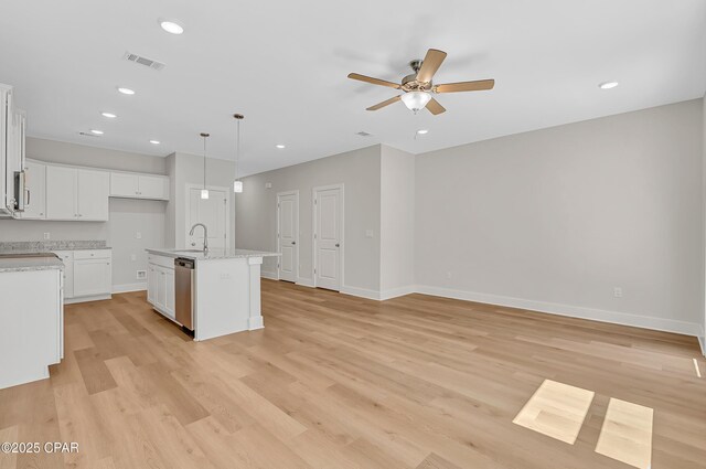 living room with ceiling fan, ornamental molding, and light hardwood / wood-style flooring