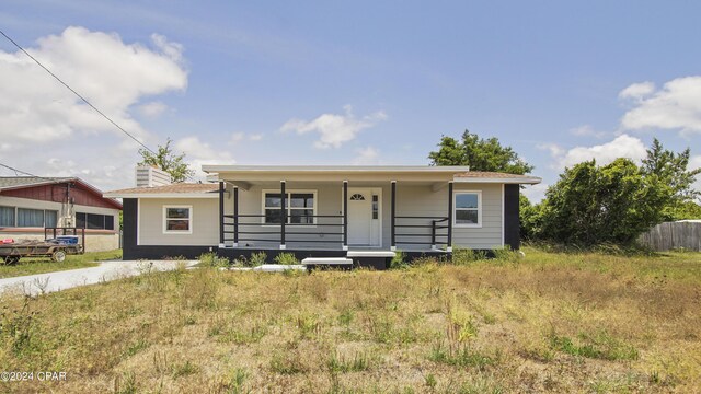 view of front of home featuring a porch