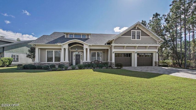 craftsman house featuring a garage and a front lawn