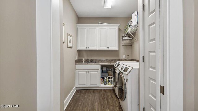 laundry room featuring washing machine and dryer, cabinets, indoor wet bar, and dark hardwood / wood-style flooring