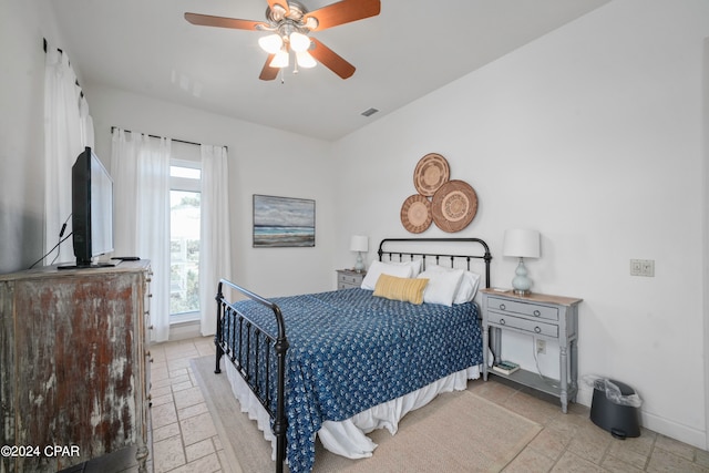 bedroom featuring ceiling fan