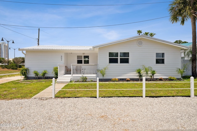 ranch-style home featuring a front yard