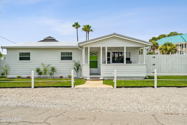 view of front of house with a front lawn