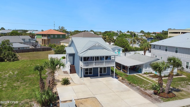 view of front of house with a carport and a front yard