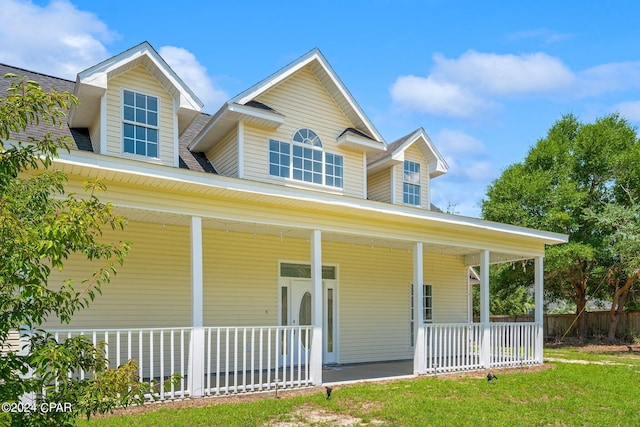 view of front facade featuring a porch and a front yard