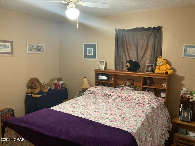 bedroom featuring a textured ceiling and ceiling fan