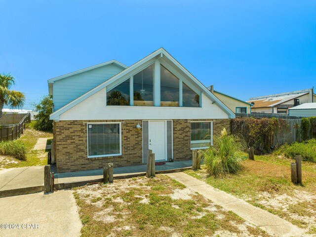 view of front of property