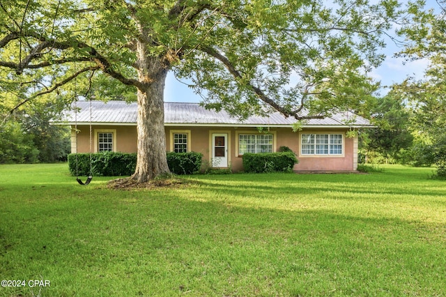 single story home featuring a front yard