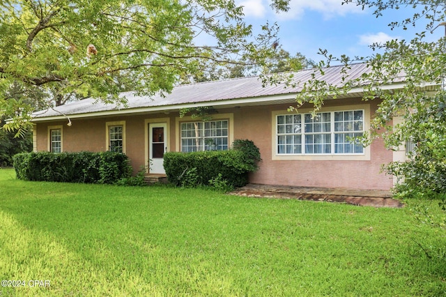 ranch-style home with a front lawn