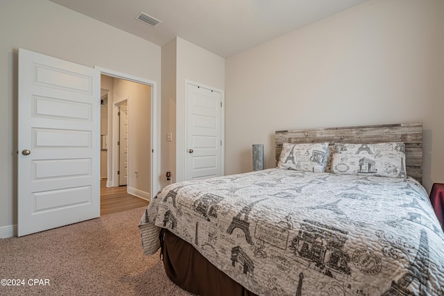 bedroom featuring carpet floors and a closet