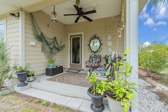 property entrance featuring ceiling fan