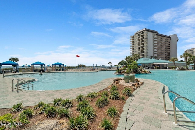 view of swimming pool