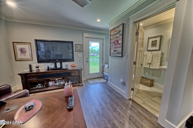 living room with ornamental molding, recessed lighting, wood finished floors, and baseboards