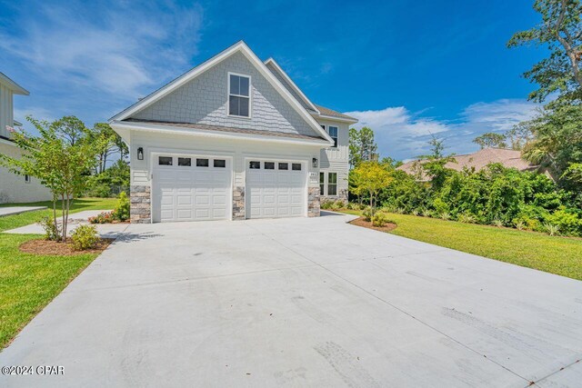 view of front of home featuring a garage and a front yard