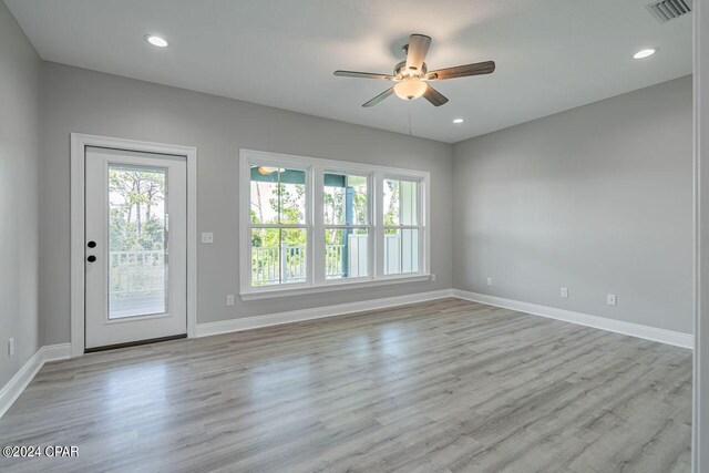 empty room featuring light hardwood / wood-style floors and ceiling fan