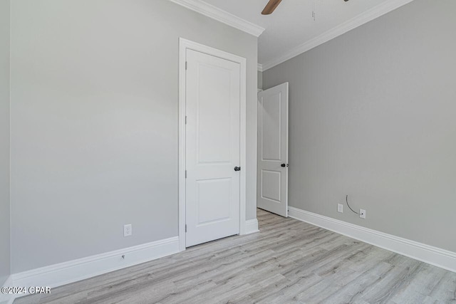 unfurnished room with crown molding, light wood-type flooring, and ceiling fan