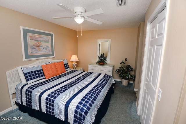 bedroom featuring ceiling fan, carpet flooring, and a textured ceiling