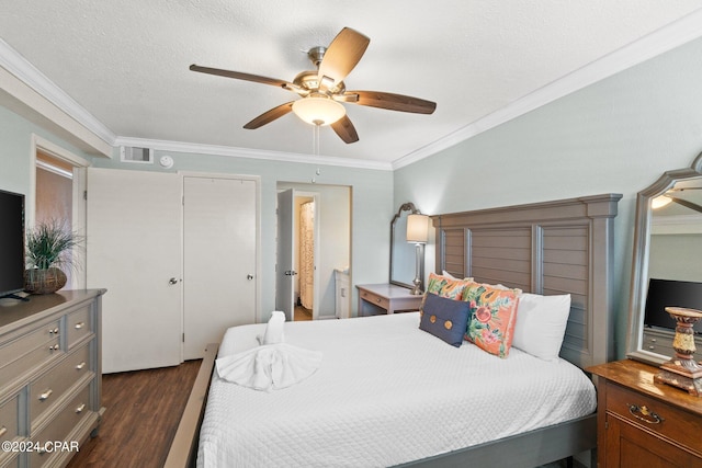 bedroom featuring ceiling fan, a textured ceiling, dark hardwood / wood-style floors, and ornamental molding