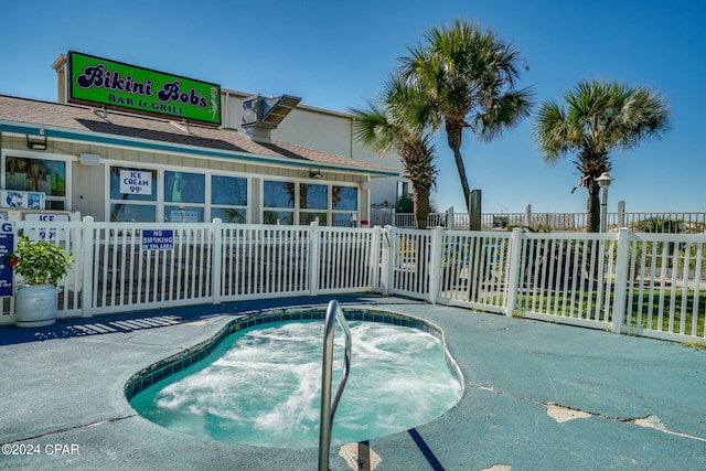 view of swimming pool