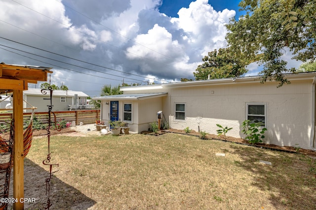 back of house featuring a yard