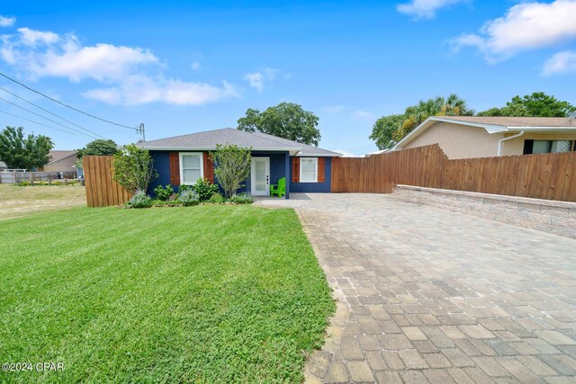 ranch-style home with a front lawn