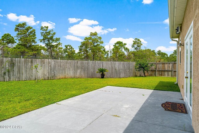 view of yard with a patio