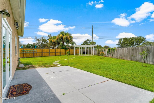 view of yard with a patio and a pergola