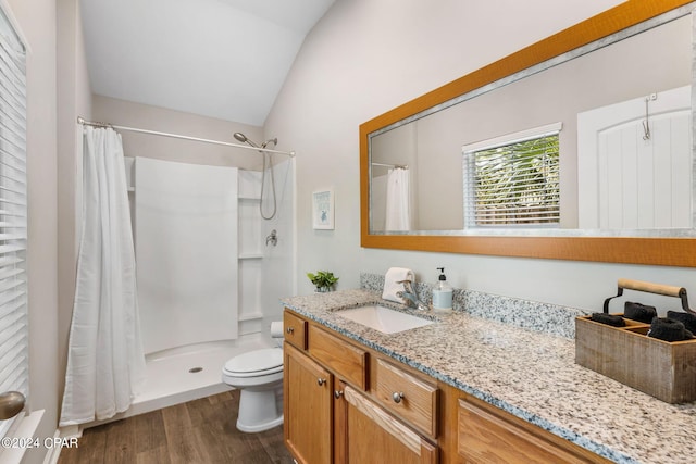 full bath featuring lofted ceiling, toilet, vanity, wood finished floors, and a shower with curtain