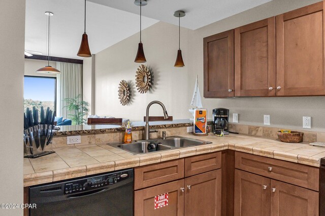 kitchen with sink, kitchen peninsula, dishwashing machine, and hanging light fixtures