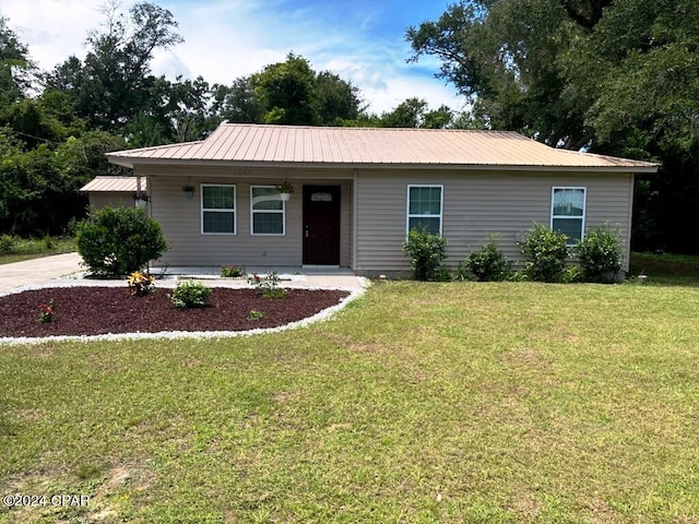 ranch-style home featuring a front yard