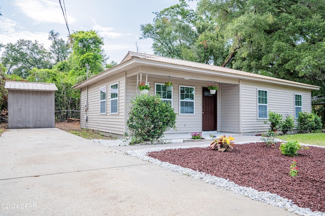 ranch-style home featuring a shed