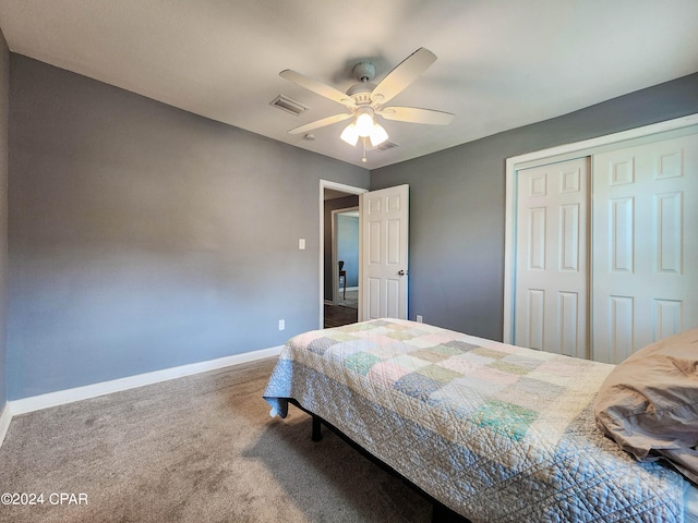 bedroom featuring carpet floors, ceiling fan, and a closet