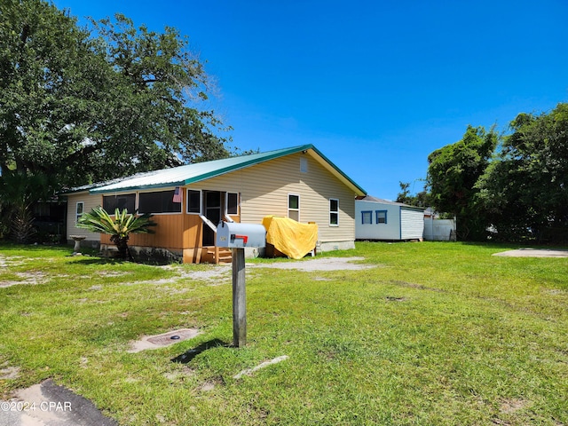 exterior space featuring a front yard