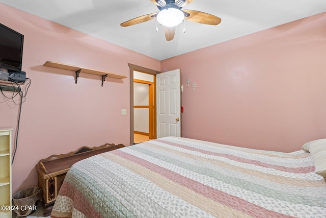 bedroom with ceiling fan