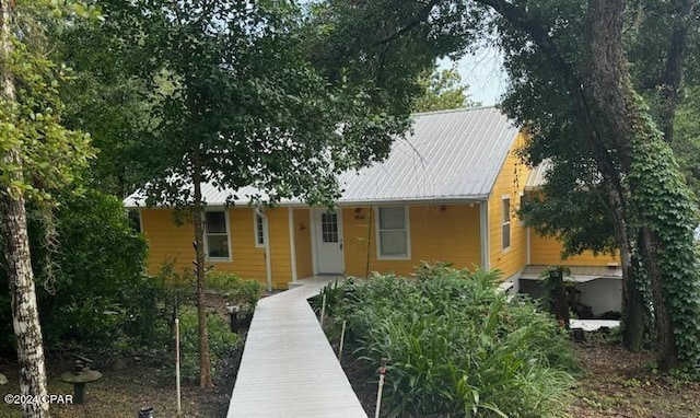 view of front facade with metal roof