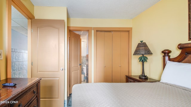 bedroom featuring a closet and a textured ceiling