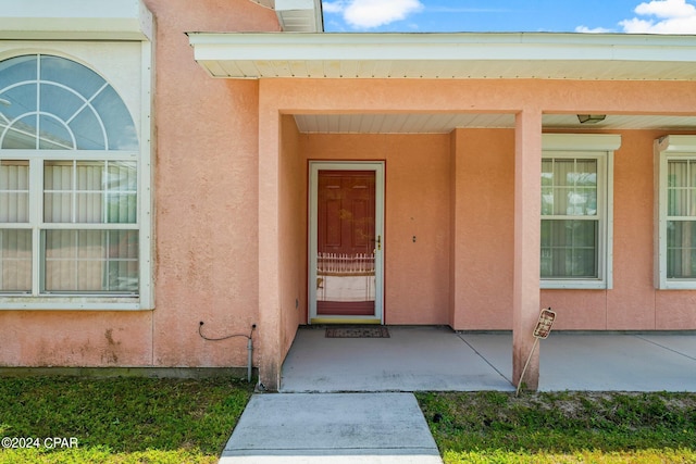 property entrance with covered porch