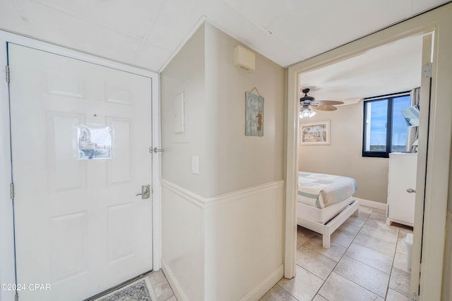 tiled foyer entrance featuring ceiling fan