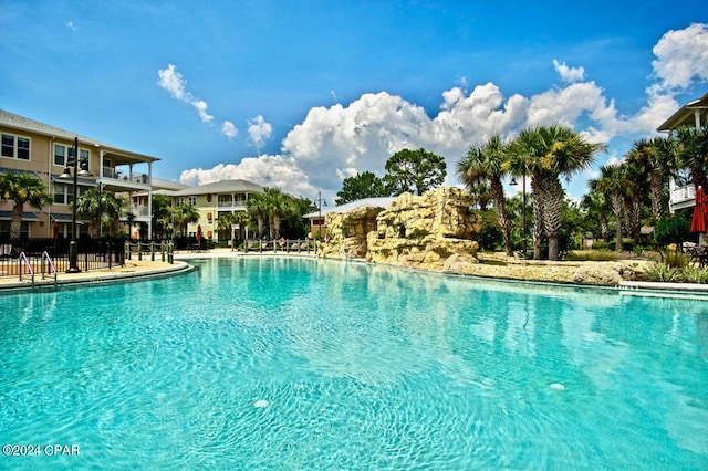 view of swimming pool