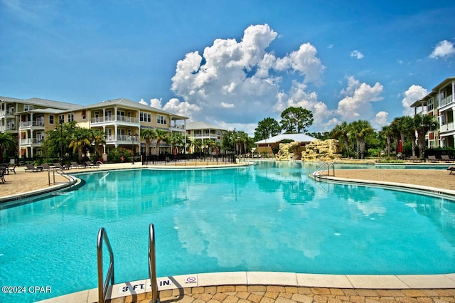 view of swimming pool