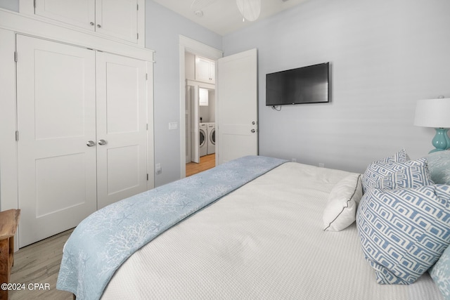 93 Emerald Cove Ln, Inlet Beach, FL 32461 - bedroom with light wood-type flooring, washer and clothes dryer, and a closet